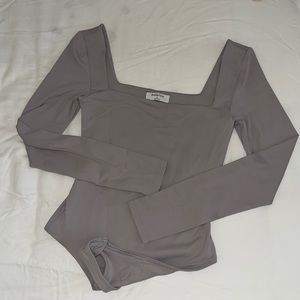 NWOT Opal Grey Aritzia Babaton Contour Longsleeve Bodysuit